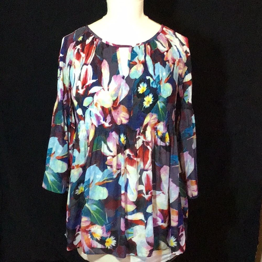 Beautiful floral Peasant Style Blouse 🌺